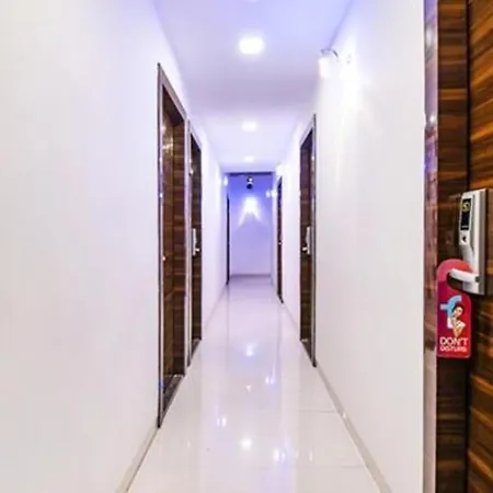 Hotel Retreats At Precious Pearl - Near International Airport ! Mumbai
