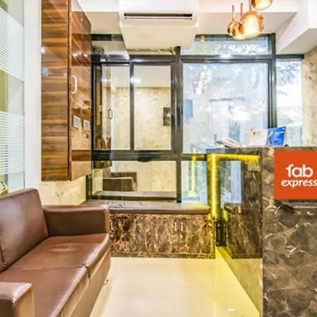 Retreats At Precious Pearl - Near International Airport ! Hotel 3*