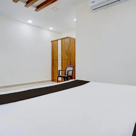 Hotel O Shree Prabhat 3*