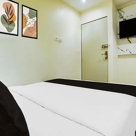 Hotel O Rishi Palace 3*
