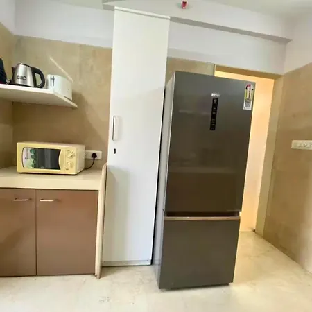 Connekthomes - 5 Star 3bed3bath Luxury Pool, Gym Near Airport Bkc Apartment *