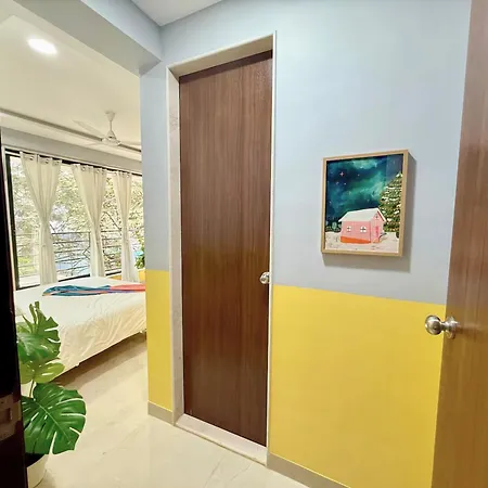 Modern 2 Bedroom Bandra Trendy Location Apartment *