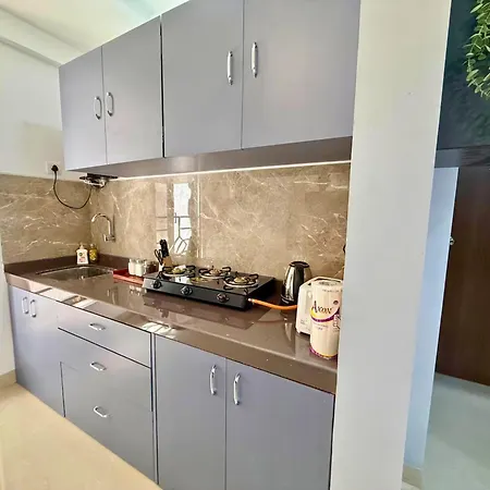 Apartment Modern 2 Bedroom Bandra Trendy Location