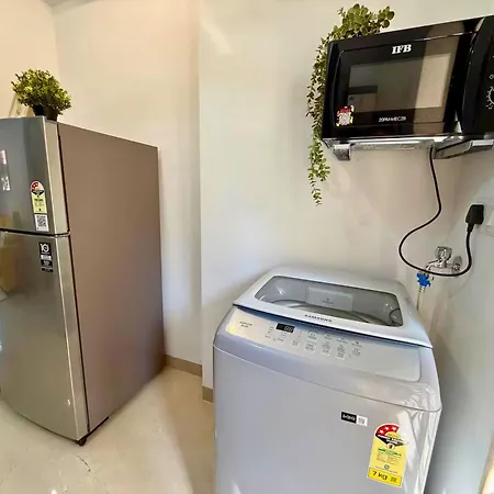 Apartment Modern 2 Bedroom Bandra Trendy Location *