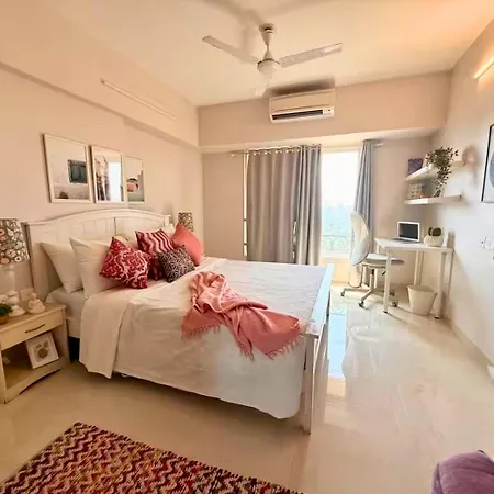 Apartment Connekthomes - 5 Star 3bed3bath Luxury Pool, Gym Near Airport Bkc