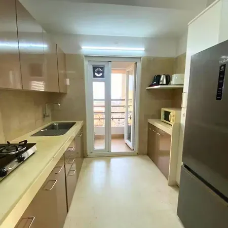 Connekthomes - 5 Star 3bed3bath Luxury Pool, Gym Near Airport Bkc Apartment