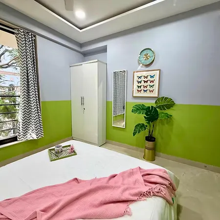 Apartment Modern 2 Bedroom Bandra Trendy Location *