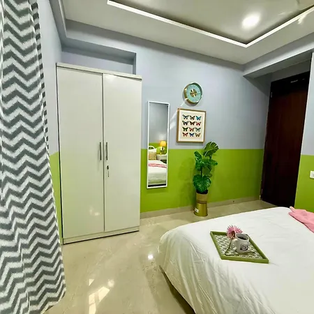 Apartment Modern 2 Bedroom Bandra Trendy Location *