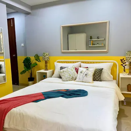 Apartment Modern 2 Bedroom Bandra Trendy Location