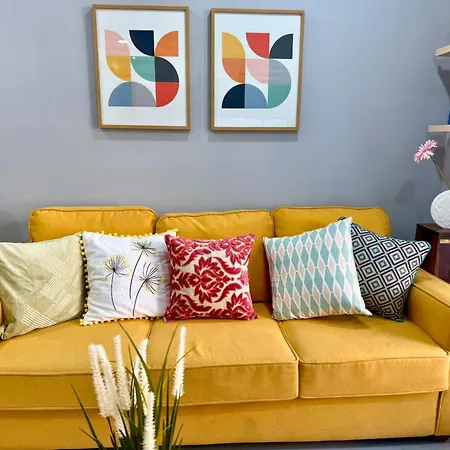 Modern 2 Bedroom Bandra Trendy Location Apartment *