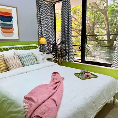 Apartment Modern 2 Bedroom Bandra Trendy Location