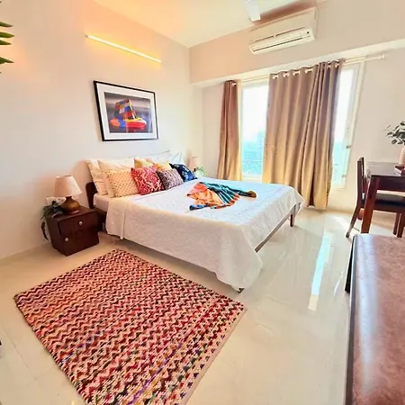 Apartment Connekthomes - 5 Star 3bed3bath Luxury Pool, Gym Near Airport Bkc