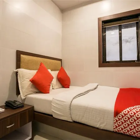 Hotel Townhouse Oak Ulwe 4*