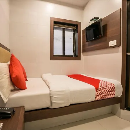 Hotel Townhouse Oak Ulwe 4*