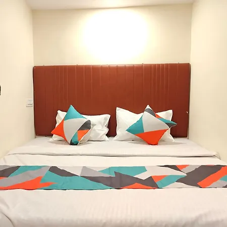 Sundaram Hotel 3*