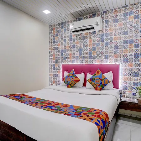 Hotel Via Saini Residency 3*