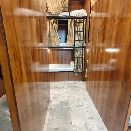 Capsule hotel Transit
