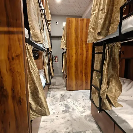 Capsule hotel Transit *