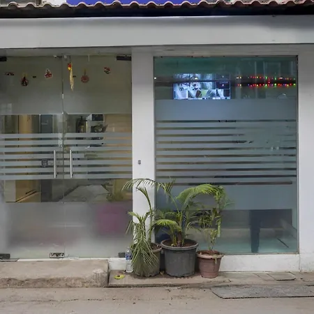 Hotel O Versova 3*