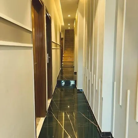 Guest house Glitz Beverly- Nr Us Visa Consulate Mumbai