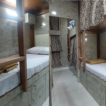 New Star Andheri West Hostel *