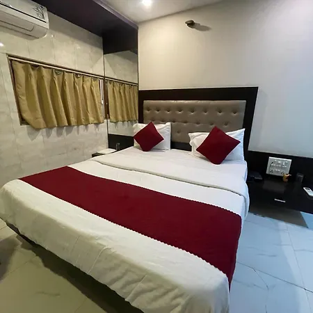 Hotel Bkc Palace Near Us Consulate 3*