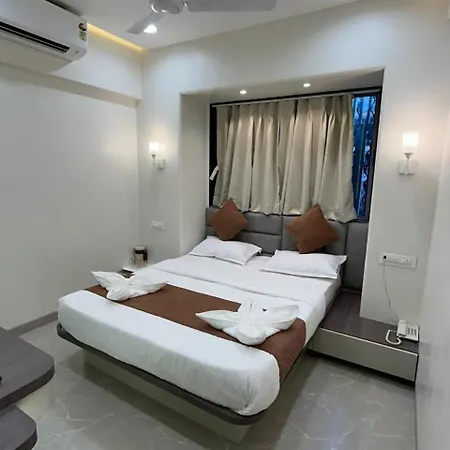 Glance & 5* Mumbai