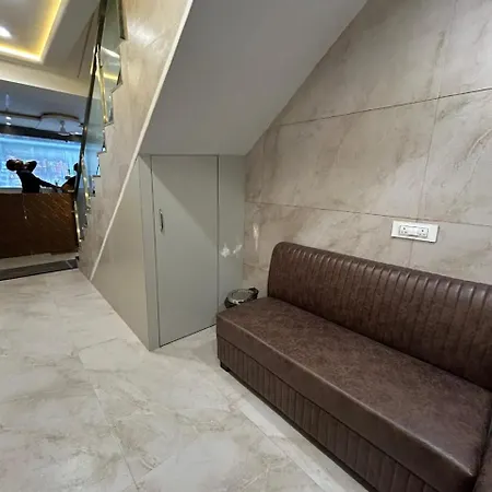 Glance & 5* Mumbai