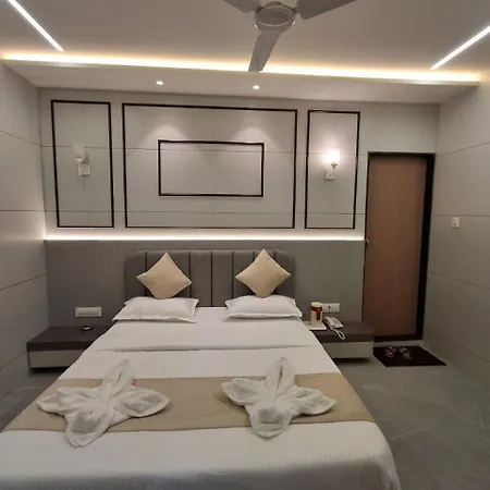 Glance & 5* Mumbai