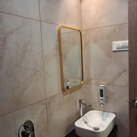 Hotel Glance & Mumbai