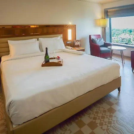 The Grandeur Boutique Hotel *