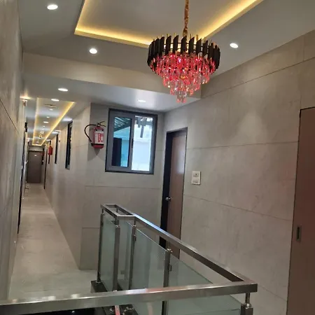 Glance & 5* Mumbai