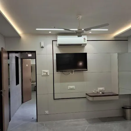 Glance & 5* Mumbai