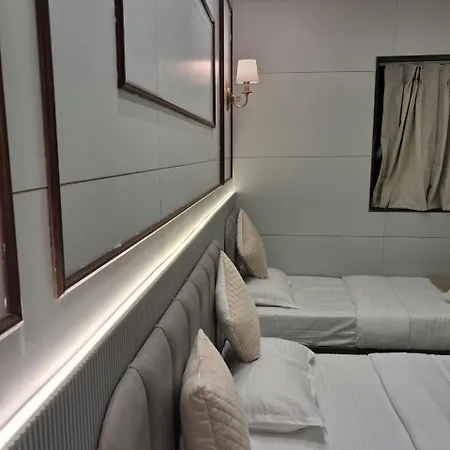 Glance & 5* Mumbai