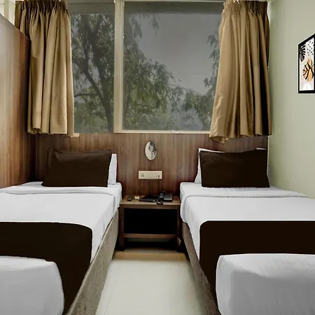 Townhouse Midc Andheri Formerly Royal International Hotel 4*