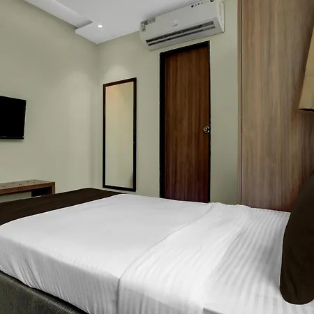 Townhouse Midc Andheri Formerly Royal International Hotel 4*