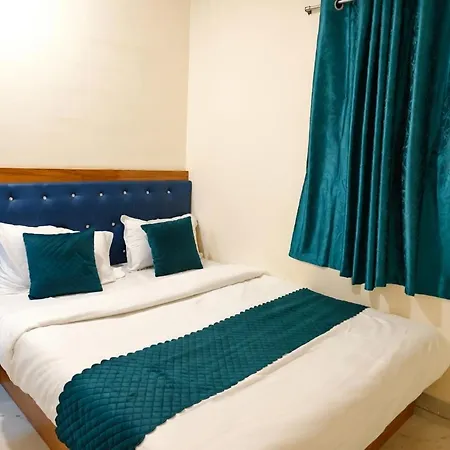 Glow Star - Near Csmt Railway Station & Hajj House - South Hotel