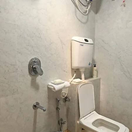 Hotel Glow Star - Near Csmt Railway Station & Hajj House - South Mumbai