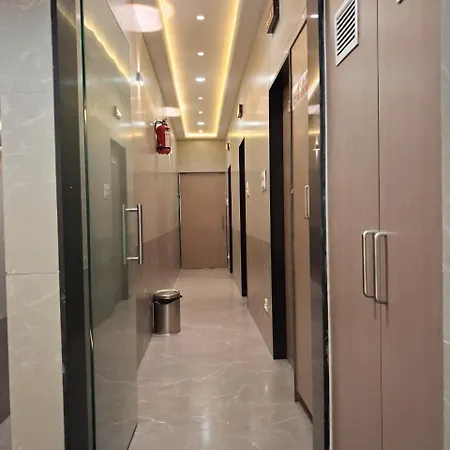 Le Glance & 4* Mumbai