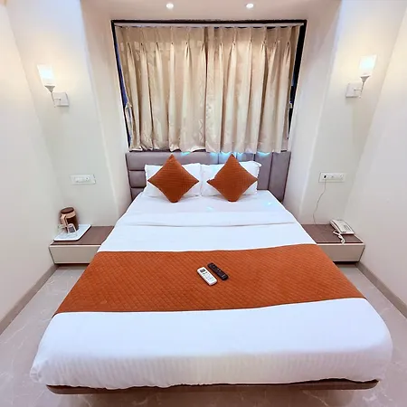 Le Glance & Hotel Mumbai