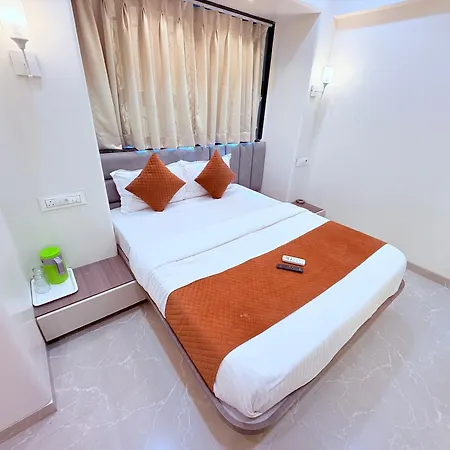 Le Glance & 4* Mumbai