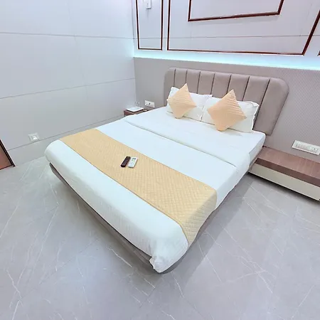 Le Glance & 4* Mumbai