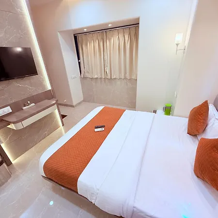 Le Glance & Hotel Mumbai