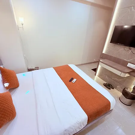 Le Glance & 4* Mumbai
