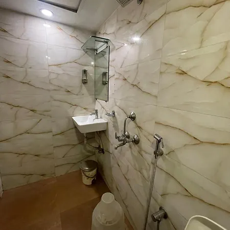 Hotel Bkc Palace Near Us Consulate 3*