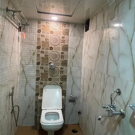 Hotel Bkc Palace Near Us Consulate 3*