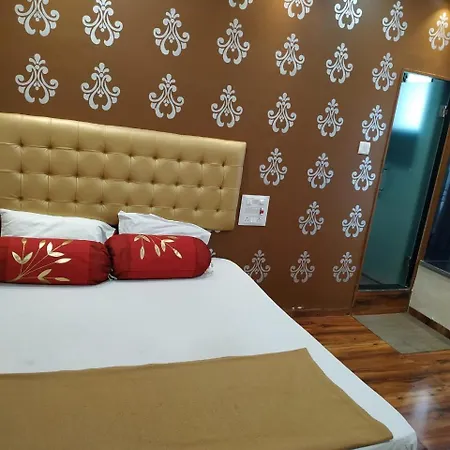 Popular Palace Hotel *
