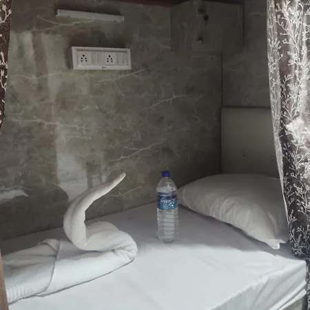 New Star Andheri West Hostel *