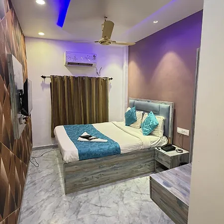 Hotel Aala - Versova 3*
