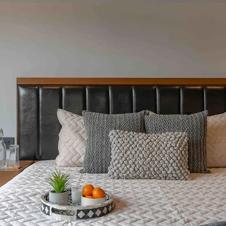 Stayvista's Pranamya - 4bhk With Pet Friendly & Alfresco Dining *